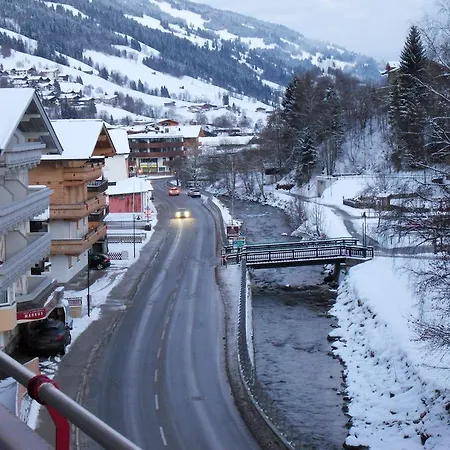 Bed & Breakfast Garni Siegmundshof - Inclusive Joker Card Im Sommer Saalbach-Hinterglemm